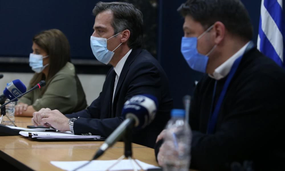 Αρκουμανέας: «Υπάρχει πιθανότητα ακόμα και μέσα στο καλοκαίρι να μη φοράμε μάσκα»
